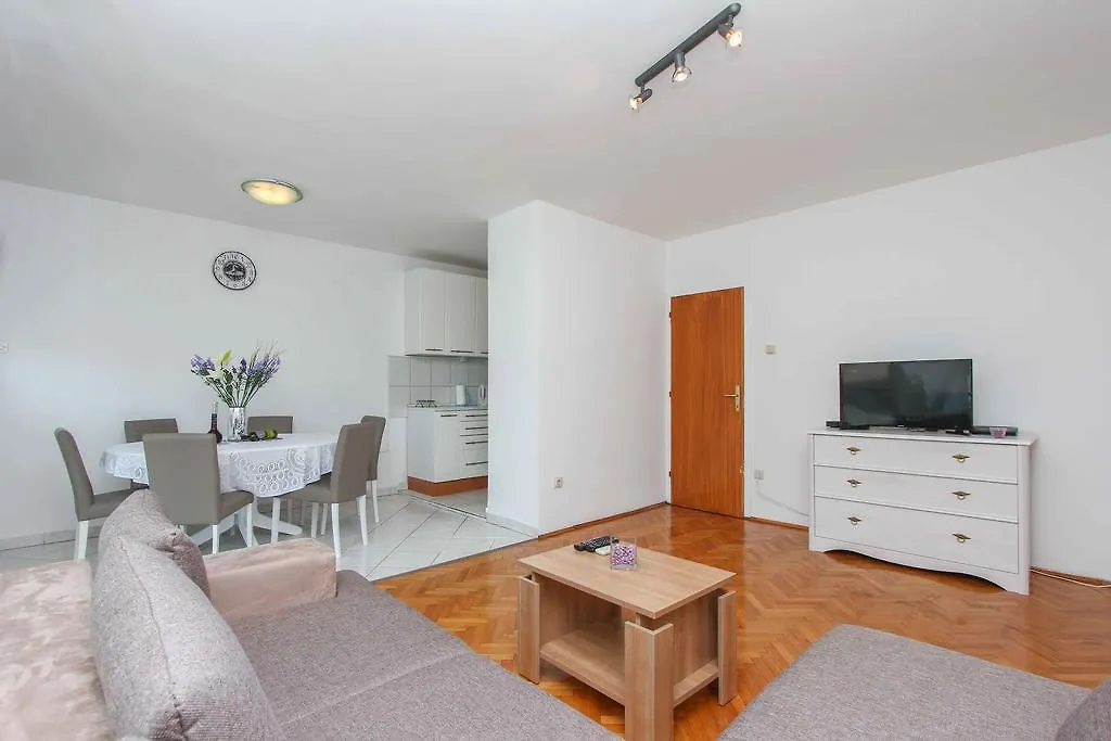 The West Coast Apartment Split